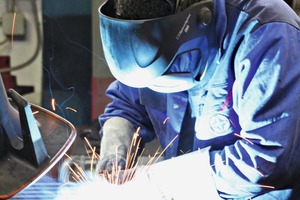  Welding by hand 