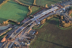  Banagher Precast ­Concrete hat sämtliche Spannbeton-Brückenträger für den Berryfields Western Link Road Viaduct in Aylesbury, Buckinghamshire, gefertigt und geliefert 