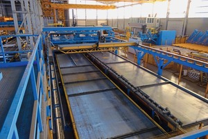  In 2012 as part of the first modernization measures a new shuttering robot, the Form Master, was installed in the carrousel plant for the combined production of lattice girder floors and double walls 