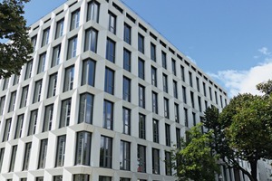  Ansicht der fertig­gestellten Fassade am Neubau Deutsche Bank, Berlin-­Charlottenburg 
