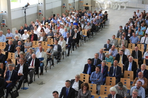  Rund 400 Gäste aus Wirtschaft, Politik, Wissenschaft und Medien versammelten sich am 12. Juni im Technikum II des IAB Weimar  