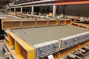  View into the production hall: precast balconies with Isokorb elements of Schöck, just being concreted 