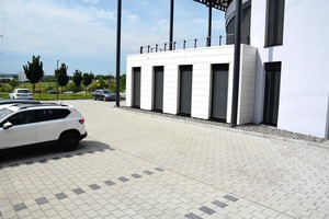  The parking facility was designed as a multi-level structure. Highly load-resistant pavers were specified because some zones are also accessed by delivery vehicles  