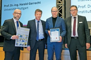  2017 wurde ein neues Verfahren zu Herstellung von Schalungen aus Industriewachs mit dem Innovationspreis der Zulieferindustrie ausgezeichnet. Den Preis nahm Prof. Dr.-Ing. Harald Kloft, TU Braunschweig (Zweiter von rechts), in Empfang  