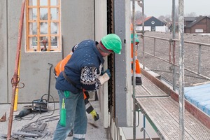  On the construction site the core-insulated element walls are placed in a staggered pattern 