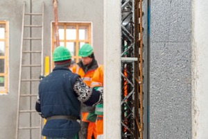  The façade was realized as a core-insulated element wall. The Schöck Thermoanker provided for connections free of thermal bridges between facing shell and supporting shell  