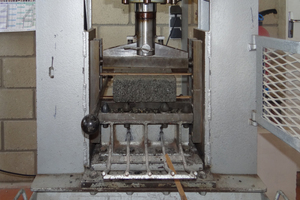  Tensile splitting test – EN 1338 [2] 