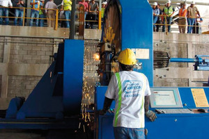  The opening ceremony of the new plant was attended by many engineers, architects, suppliers, and customers 