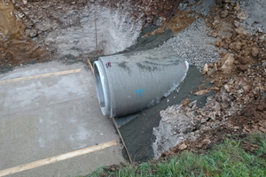  View of the sewer with storage capacity and overflow which consists of FBS-certified DN 1400 reinforced concrete pipes with kite profile 