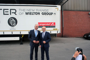  Dr. Klaus P. Strautmann (left), owner-shareholder Langendorf, and Mariusz Golec (right), CEO Wielton  