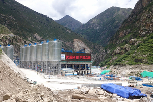  The mixing facility had to be built in a narrow ravine in close proximity to the Yarlung Tsangpo river 