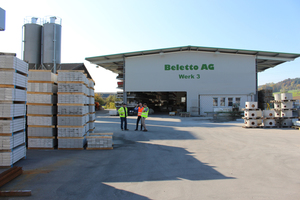  These exposed concrete lintels for the structural engineering sector (left) are also manufactured at the Mauren plant 