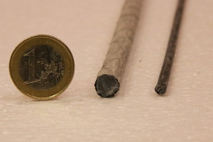  <div class="bildtext_en">Fig.: Reinforcement bars consisting of carbon fibers and mineral matrix (diameter of 8 mm and 3 mm)</div> 