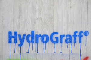 Test area: HydroGraff products show a clear water repellent effect 