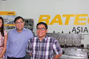  Ratec Asia (v. l. n. r.): Katharina Feng, Assistant Commercial Manager, Raymond Chan, Director, Cesar C. Deguilmo, Technical Engineer, im Showroom in Singapur  