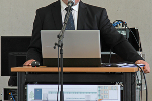  <div class="bildtext_en">Dr.-Ing. Ulrich Palzer, Director of the institute, will welcome the participants in Weimar</div> 