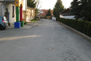  The Schulstrasse in Issigau in 2010 prior to rehabilitation with cracked asphalt surfaces and without demarcation of pedestrian zones 