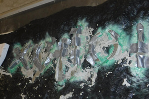  <div class="bildtext_en">The letters were cast in the first processing step. They were coated with a release agent to fit better into the mold and to facilitate subsequent removal.</div> 