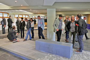  <div class="bildtext">Im Eingangsbereich des Edwin-Scharff-Hauses in Neu-Ulm sind auch beim 15. SteinForum Produktneuheiten von braun-steine ausgestellt </div> 
