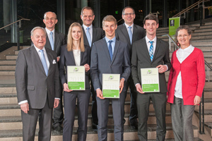  Ehrung der Preisträger des Schöck Bau-Innovationspreis 2018 beim Branchenforum in Ulm (v.l.n.r. Reihe vorne: Dr. Jürgen D. Wickert (Eberhard-Schöck-Stiftung), Cäcilia Karge, Henrik Matz, Patrick Eble, Felicitas Schöck (Eberhard-Schöck-Stiftung), Reihe hinten: Dr. Harald Braasch (Geschäftsführer, Jurysprecher), Alfons Hörmann (Vorsitzender Geschäftsführer), Thomas Stürzl (Geschäftsführer) 