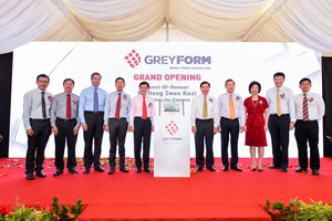  Amongst others the Ambassador of the Federal Republic of Germany to Singapur, Dr. Ulrich Sante (third from left), the Minister for Finance of the Singapore Government, Mr. Heng Swee Keat (fifth from left) and the Senior Minister of State, Ministry of Culture, Community and Youth and Ministry of Trade and Industry, Singapore Government, Ms. Sim Ann (third from right), took part in the inauguration ceremony of the new factory  