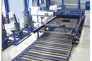  Machine of the AMM series producing mesh with openings  