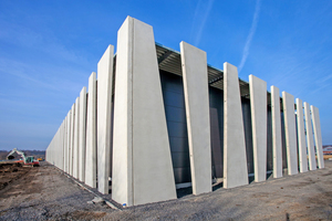  <div class="bildtext_en">One of the many successful reference cases is this precast concrete façade in Gescher near Coesfeld</div> 