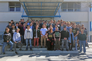  <div class="bildtext_en">The upcoming generation of horticulturists and landscape gardeners visiting a concrete plant </div> 