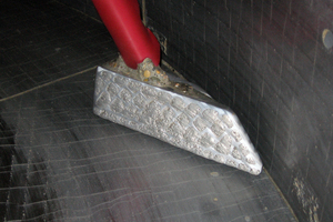  Paddle in operation: hard-cast plating with rough CC surfaces and reinforced edge 