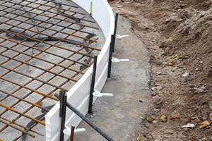  Assembly of the formwork and fixing by means of eccentrics 