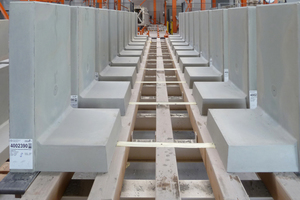  Together with its partner companies Ebawe Anlagentechnik GmbH and Tecnocom Spa, Lithonplus developed a highly specialized circulation plant for the manufacture of L-shaped retaining walls 