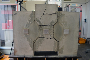  Fig. 8 Preliminary test 1 fracture pattern ­after load failure: 1,535 kN  