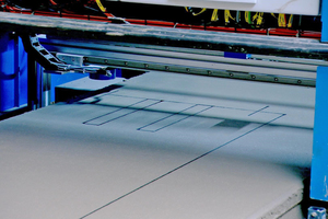  The automatic plotter makes it possible to draw and print data such as cutting angles, open cores, rip cuts, project identifications and the area to be detached on precast concrete elements 