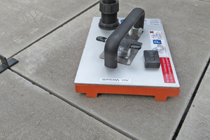  The Flieguan-Handy FXH-25 enables exact laying of slabs with only one hand, thanks to its partial vacuum 