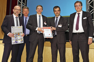  In 2018, the company Solidian from Albstadt, Germany, was honored for the development of a textile concrete sandwich wall. Shown here are Dr. Christian Kulas and Dr. Ali Shams (third and fourth from left) 
