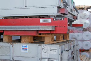  As an alternative to RFID chips, barcode labels can be glued to existing older molds subsequently. Thus, the scanner can collect them as well and the data can be managed by the software (fig. on the right)  