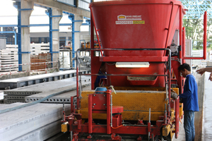  <div class="bildtext_en">Chonburi Concrete Products (PCL) Thailand uses the Slipformer S-Liner in their hollow-core production, mainly for flooring applications and produced with a thickness from 8 to 25 cm and a length variation form 1 to 10 m </div> 