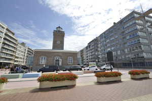  Die Stadtverwaltung des belgischen Badeortes Knokke-Heist beauftragte Urba-Style, Tournai, Belgien, mit der Neugestaltung des Platzes Lichttorenplein rund um die Tourist-Information 