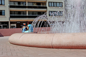  Architectural concrete which was colored using pigments by manufacturer Cathay Industries was used not only for the pavement, but also for other elements such as the fountain 