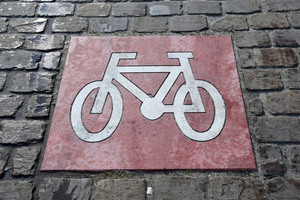  Safety first: Clearly visible symbols increase safety for cyclists and mark corresponding areas 