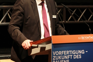  Dr. Ulrich Lotz, Geschäftsführer der FBF Betondienst GmbH, eröffnet die BetonTage  