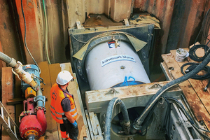  Mithilfe des steuerbaren Bohrkopfs werden die Vortriebsrohre von Betonwerk Bieren zielgenau durch das Erdreich gebohrt  