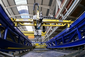  The new Smart Set robot line also performs demolding – fully automated and with CAD-CAM control 