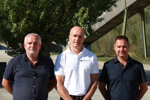  (V.l.n.r.): Dimitrij Laharnar, Betriebsleiter Technik bei Betonwerk Neu-Ulm, Michael Goebel, Geschäftsführender Gesellschafter bei Betonwerk Neu-Ulm, und Andreas Dudik, Geschäftsführer Dudik International  