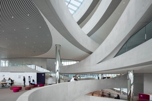  Abb.: Treppenhauslobby des Merck Innovation Center 