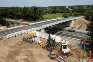  Die fertige Bauteilbrücke überspannt die Autobahn 46 bei Hagen  