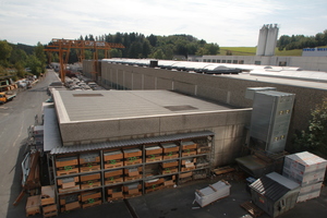  Blick auf die Hallen 1 bis 3 und das dahinterliegende Freilager  