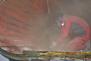  A dusty affair: precision-grinding to remove concrete residues and welding seams  