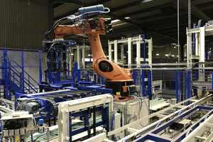  Demolding of products weighing up to 120 kg is also performed by a Kuka KR360 6-axis robot 