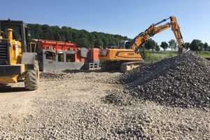  At BetonBetz, the concrete residuals from the company’s own production can be recycled for reutilization on a special mobile reprocessing plant 